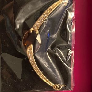 Avon Jewelry never worn.